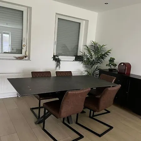 Schoene Moderne Wohnung, Terrasse דירה זולינגן